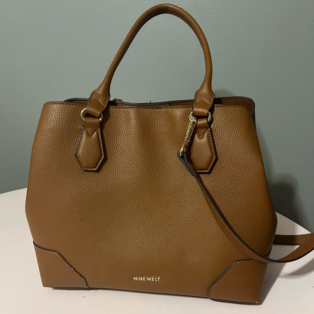 Nine West tan purse!! 👜